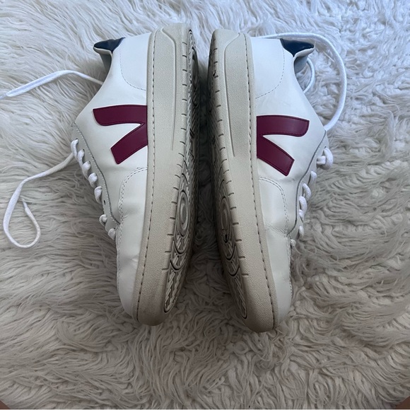 Veja V-10 Sneakers - Picture 3 of 9